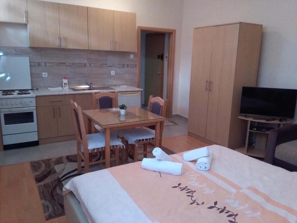 Sun City Apartments เทรบินเย ภายนอก รูปภาพ